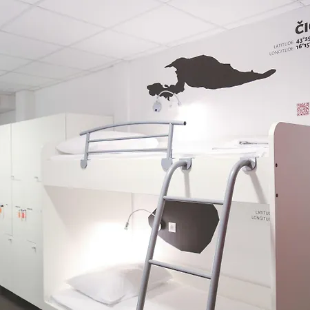 Design 101 Dalmatinac 호스텔 *