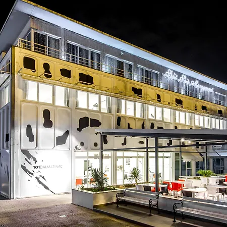 Design 101 Dalmatinac * 스플리트