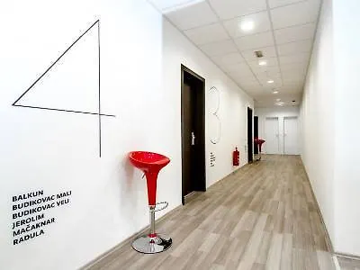 호스텔 디자인 101 달마티나츠 *